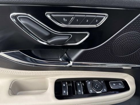 New 2026 Lincoln Corsair Premiere image 18