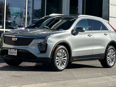Used 2024 Cadillac XT4 Premium Luxury image 8