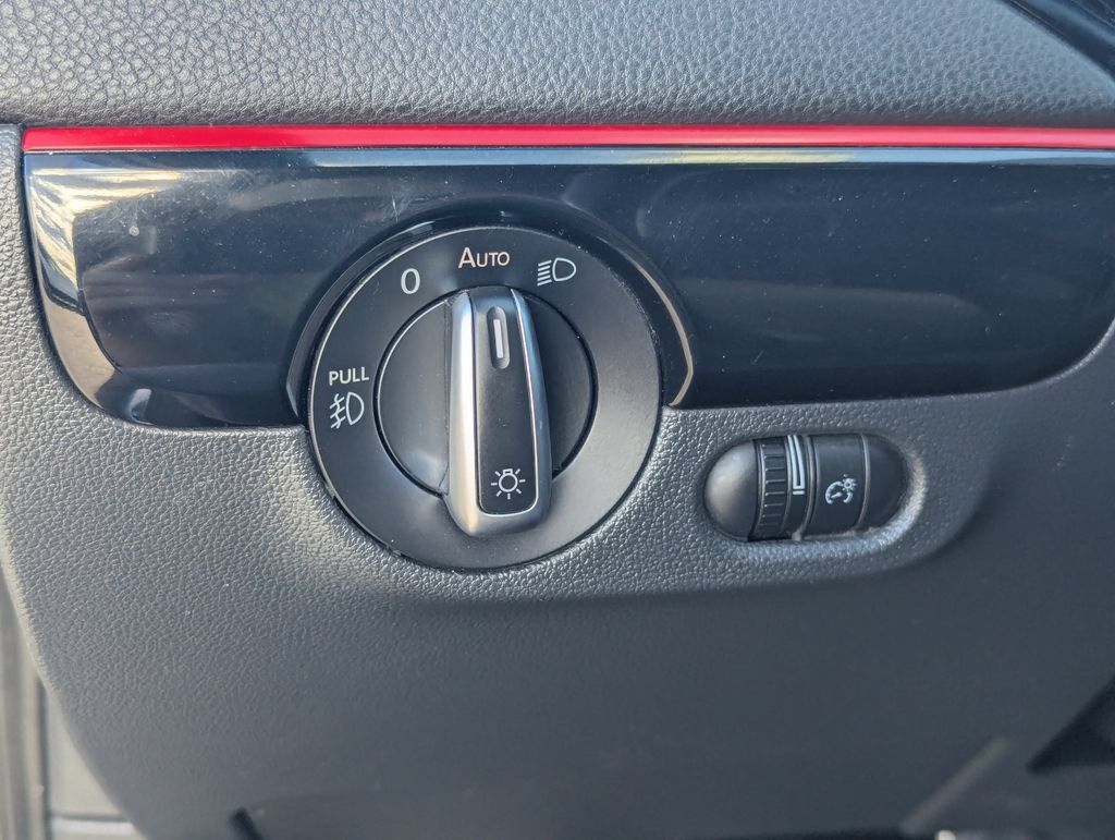 Used 2018 Volkswagen Jetta GLI FWD image 23