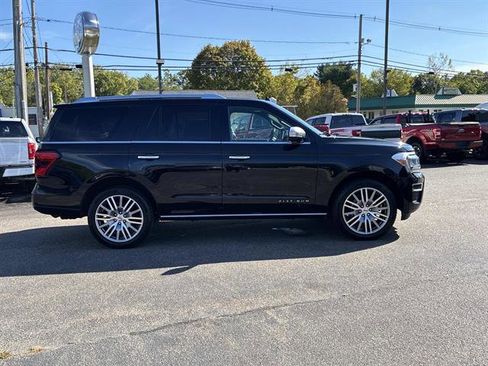 Certified 2022 Ford Expedition Platinum image 8