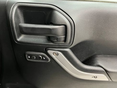 Used 2017 Jeep Wrangler Unlimited Rubicon w/ Connectivity Group AWD/4WD image 47