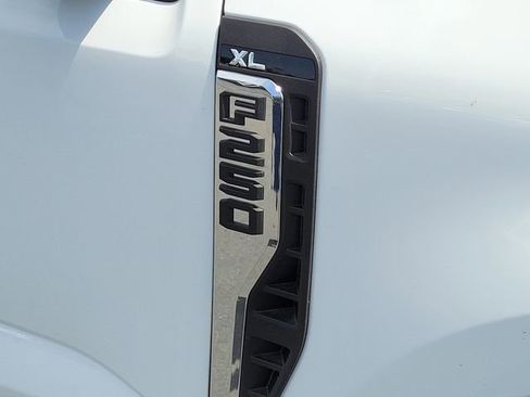 New 2026 Ford F250 XL w/ XL Chrome Package RWD image 24