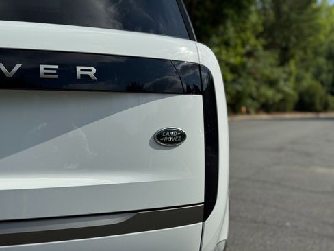 Used 2023 Land Rover Range Rover SE image 18