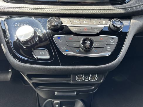 New 2025 Chrysler Pacifica Select FWD image 13
