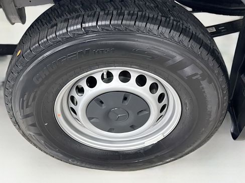 Used 2025 Mercedes-Benz Sprinter 2500 image 15