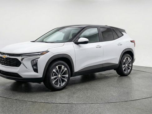 Used 2025 Chevrolet Equinox LT FWD image 3