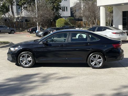 Used 2024 Volkswagen Jetta SE image 3