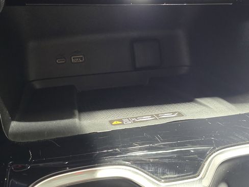 Used 2025 Chevrolet Traverse LT image 29