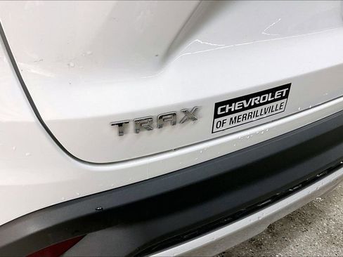 Used 2025 Chevrolet Trax LT FWD image 25