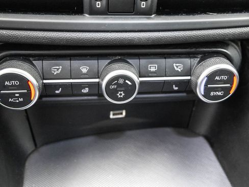 Used 2017 Alfa Romeo Giulia AWD w/ Sport Appearance Package image 27