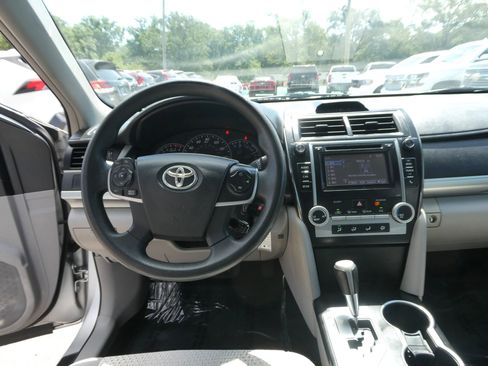 Used 2014 Toyota Camry FWD image 13