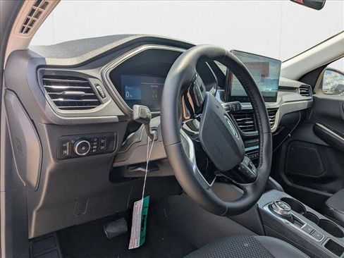 New 2025 Ford Escape SE image 9