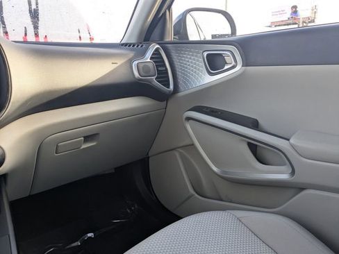 Used 2021 Kia Soul LX FWD image 15