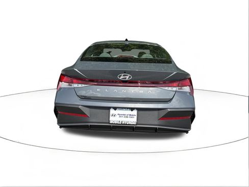 New 2026 Hyundai Elantra SE FWD image 4