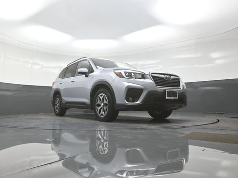 Used 2019 Subaru Forester Premium AWD/4WD image 10