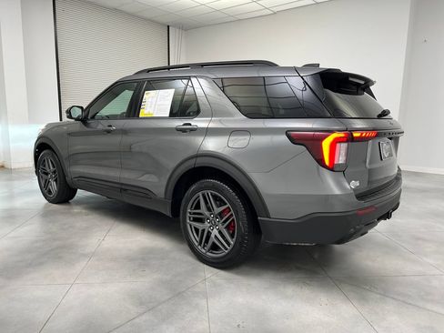 Used 2025 Ford Explorer ST-Line w/ ST-Line Street Pack AWD/4WD image 6