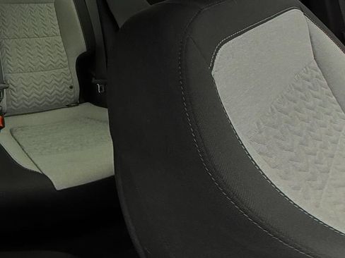 Used 2023 Chevrolet Equinox LS FWD image 17