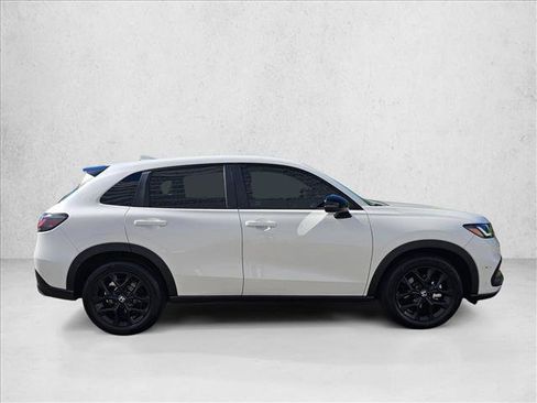 Used 2025 Honda HR-V Sport image 3