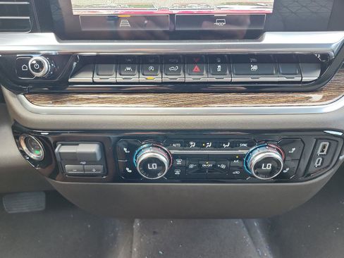 New 2026 GMC Sierra 1500 SLE image 14