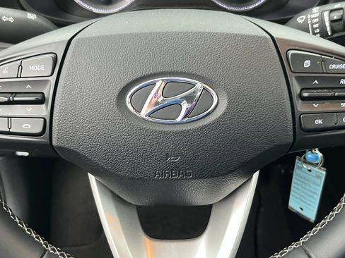 Used 2022 Hyundai Venue SEL image 18