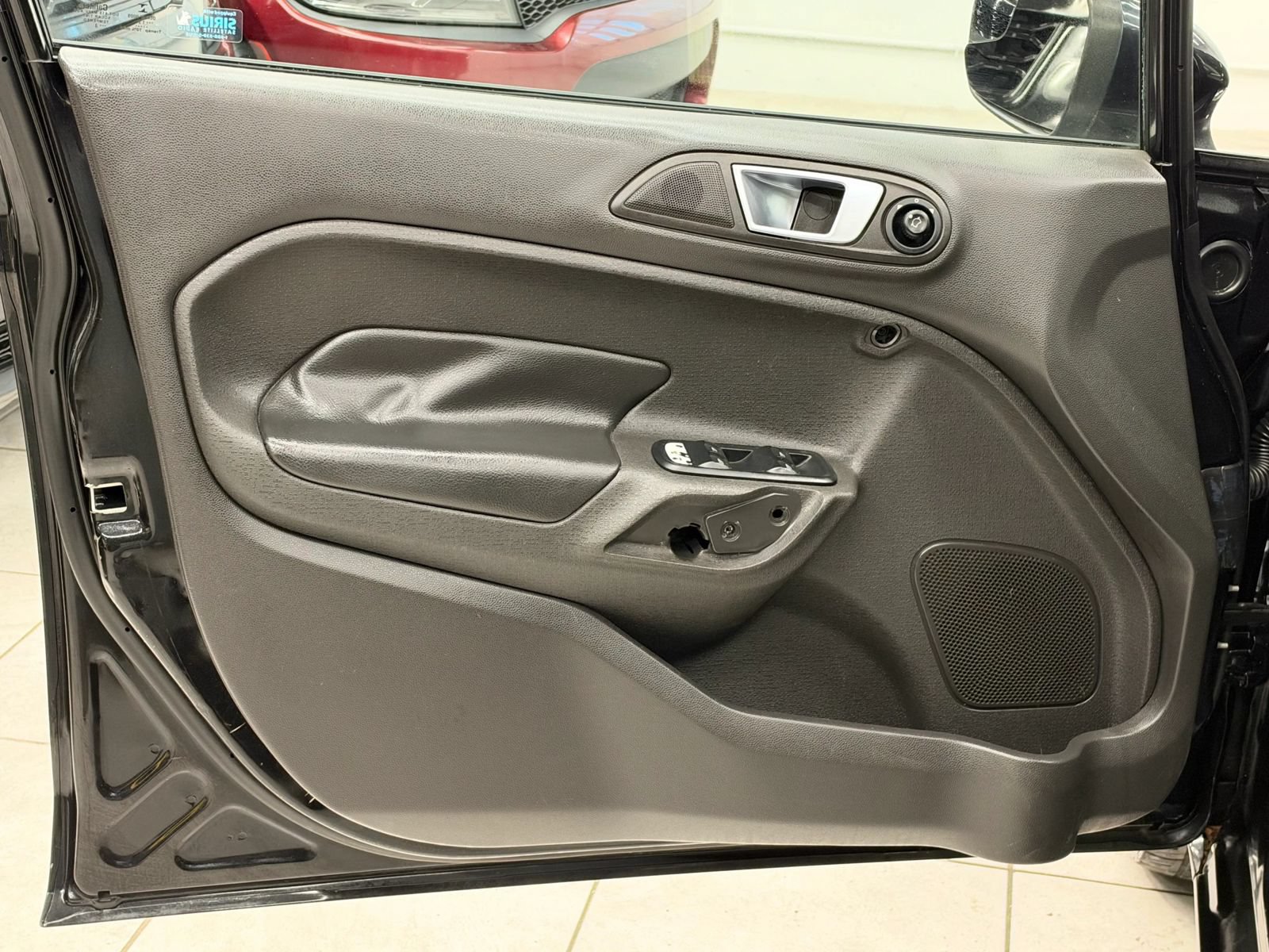 Used 2014 Ford Fiesta Titanium FWD image 16
