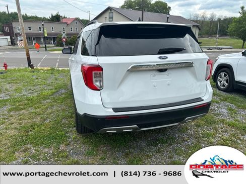 Used 2022 Ford Explorer XLT w/ Equipment Group 202A AWD/4WD image 3