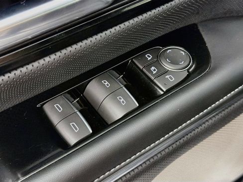 Used 2025 GMC Sierra EV Denali AWD/4WD image 18