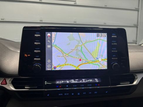 Used 2021 Toyota Sienna XLE image 17