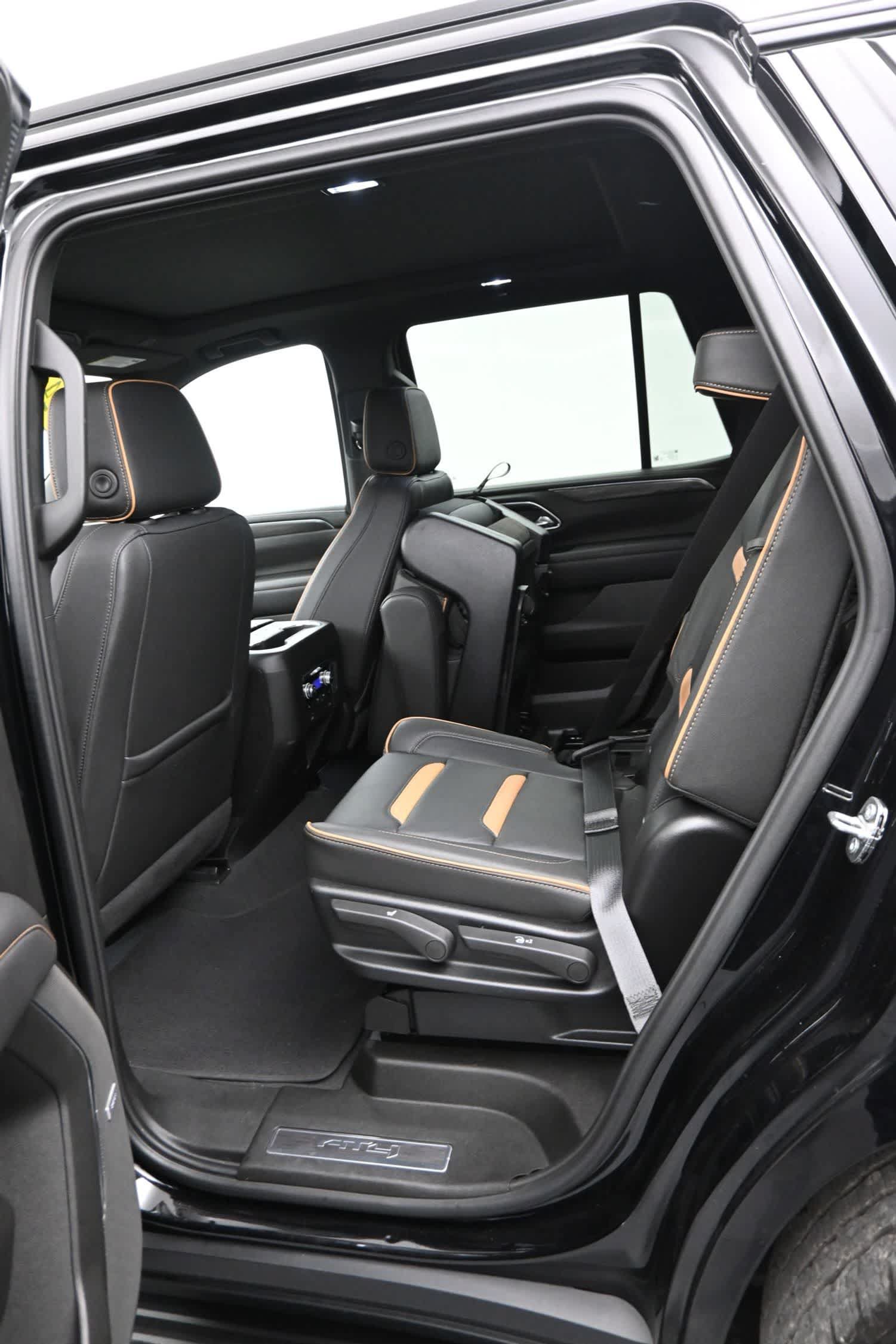 Used 2024 GMC Yukon AT4 AWD/4WD image 12