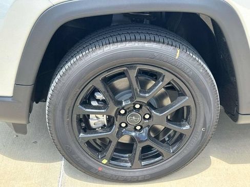 New 2026 Jeep Compass Latitude AWD/4WD image 4