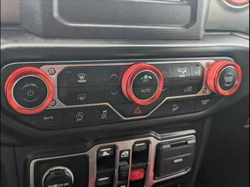 Used 2019 Jeep Wrangler Unlimited Sahara AWD/4WD image 14