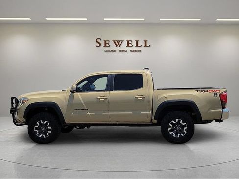 Used 2018 Toyota Tacoma TRD Off-Road AWD/4WD image 2