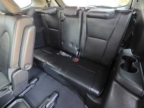 Used 2022 Toyota Highlander XLE image 16