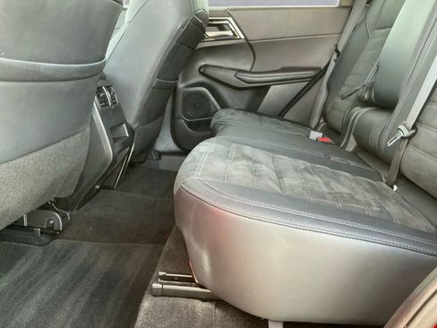 Used 2024 Mitsubishi Outlander SE image 14