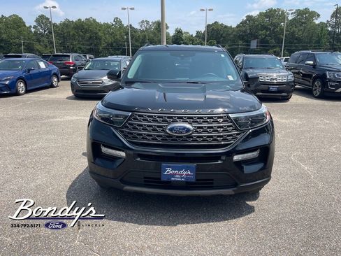 Used 2023 Ford Explorer XLT w/ Equipment Group 202A RWD image 2