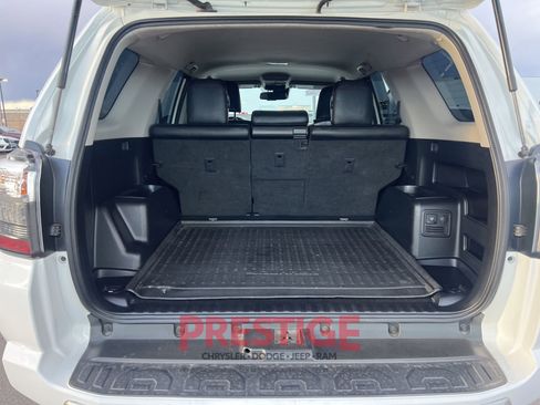 Used 2020 Toyota 4Runner TRD Off-Road Premium AWD/4WD image 18