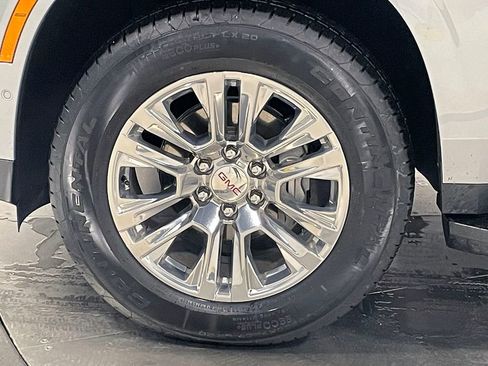 Used 2025 GMC Yukon XL Denali image 41