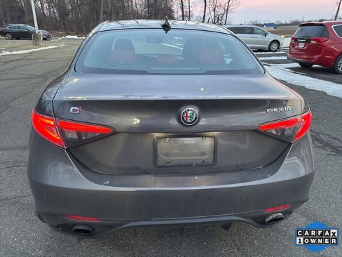 Used 2024 Alfa Romeo Giulia Veloce image 5