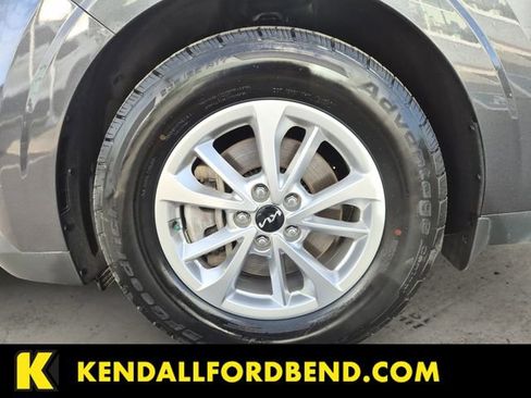 Used 2022 Kia Carnival LX FWD image 14