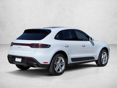 Used 2025 Porsche Macan image 9