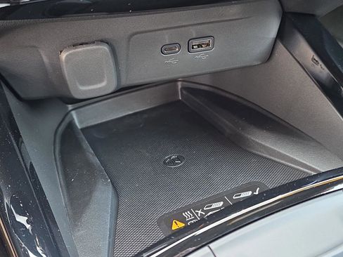 New 2026 Chevrolet Trax RS w/ Sunroof Package image 17