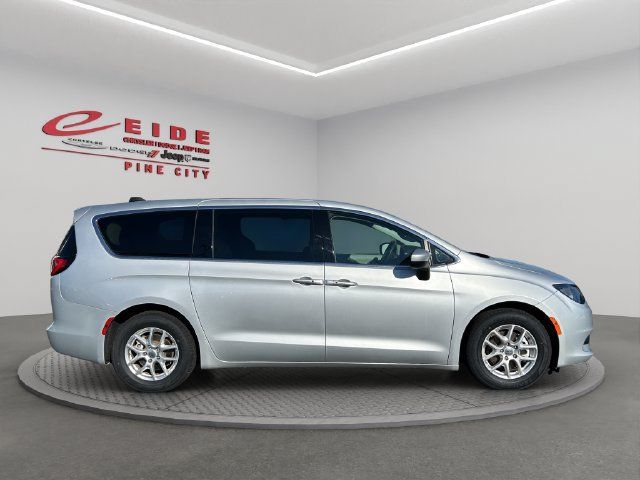 Used 2023 Chrysler Voyager LX FWD image 11