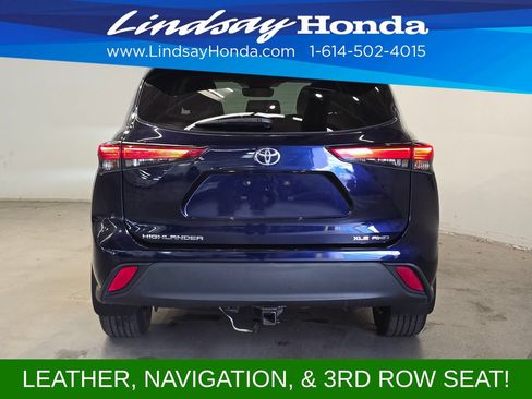Used 2021 Toyota Highlander XLE AWD/4WD image 6