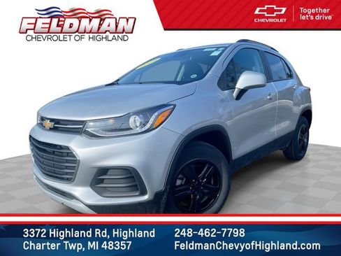 Used 2022 Chevrolet Trax LT w/ LT Convenience Package image 1