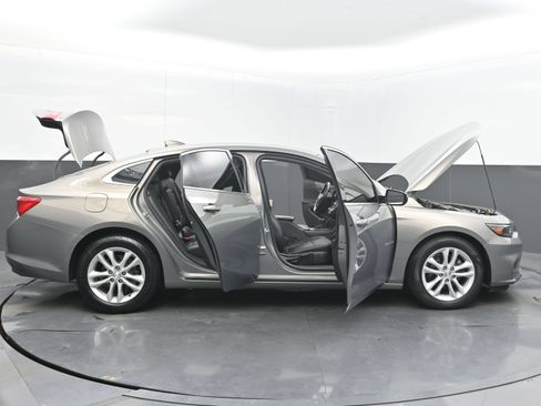 Used 2018 Chevrolet Malibu LT w/ Driver Confidence Package FWD image 43