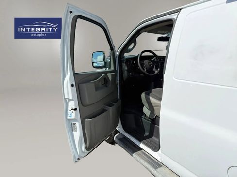Used 2020 Chevrolet Express 2500 w/ Driver Convenience Package image 9
