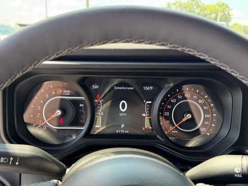 Used 2025 Jeep Gladiator Mojave w/ Convenience Group AWD/4WD image 17