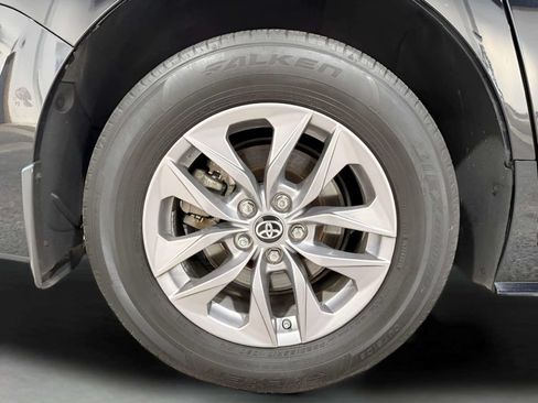 Used 2024 Toyota Sienna LE AWD/4WD image 44