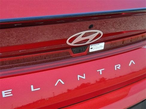 New 2025 Hyundai Elantra SEL image 18