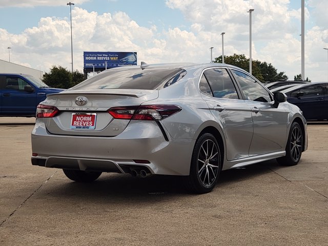 Used 2023 Toyota Camry SE FWD image 3